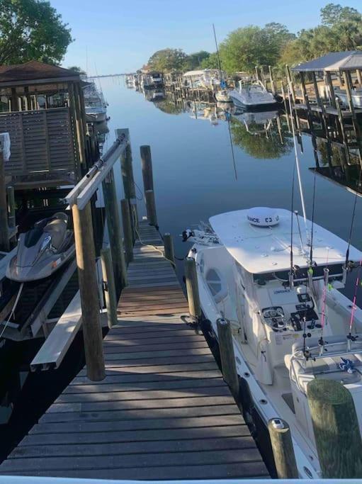 Exclusive Canal Home & Dock In Gulf Breeze Exterior photo