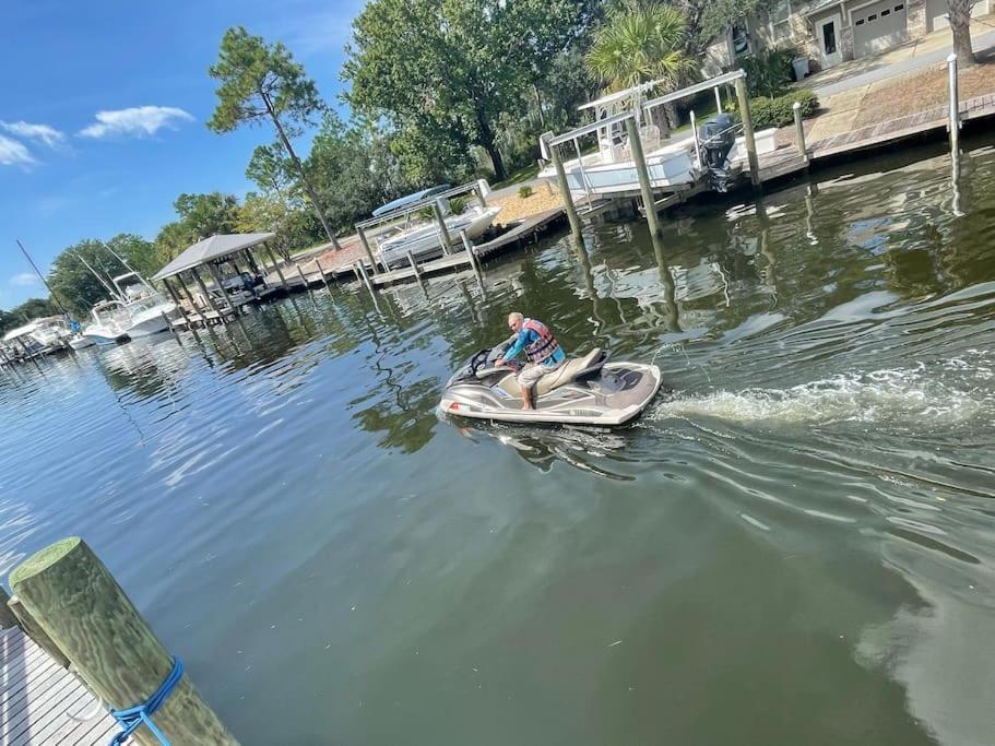 Exclusive Canal Home & Dock In Gulf Breeze Exterior photo